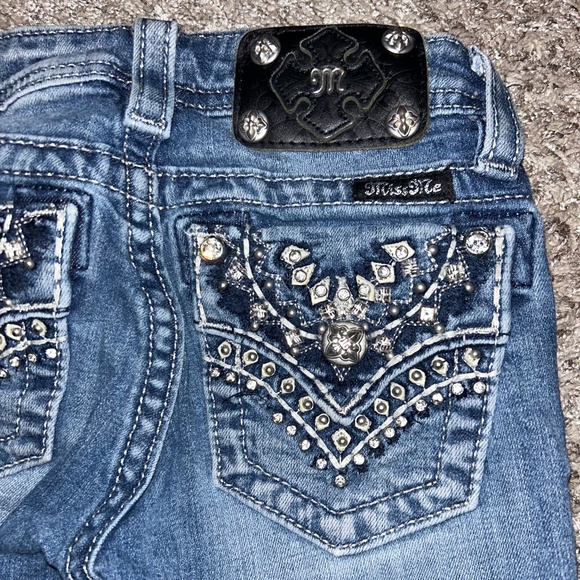 Miss Me Capri Jeans - Picture 1 of 5